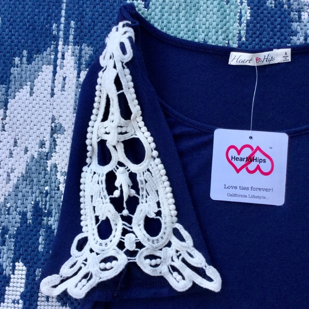 Women’s Small Embellished Sleeve Top NWT💙 - Picture 5 of 7